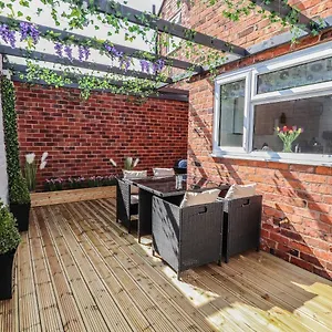Sykes Apartment Chester