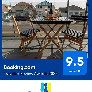 Bournecoast - Stylish Flat With Balcony - Sea Glimpses - 10 Min Walk To - Parking - Wifi - Fm8405 Apartment Bournemouth
